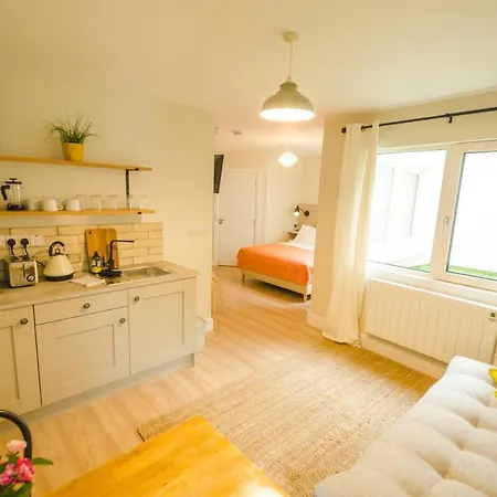 Rookery Lane Food And Konukevi 3*