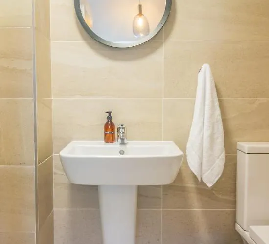 Rookery Lane Food And 게스트하우스