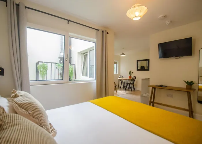 Rookery Lane Food And 3*