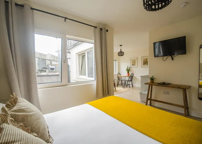 Rookery Lane Food And 3*