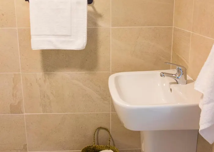 Rookery Lane Food And 게스트하우스